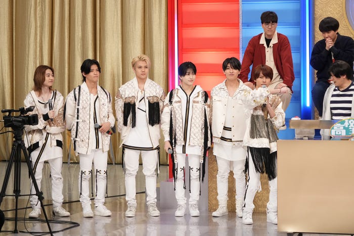 「高校生クイズ何問目」(上段左から)菊田竜大、秋山寛貴(下段左から)今野大輝、菅田琳寧、佐々木大光、中村嶺亜、本高克樹、矢花黎/7 MEN 侍、長田庄平(C)フジテレビ