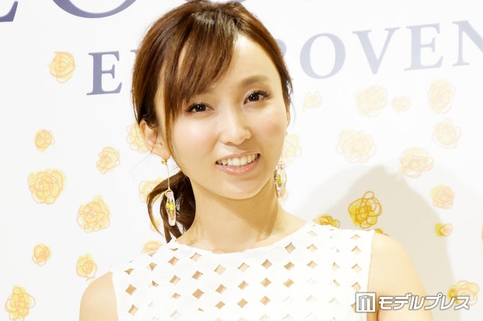 吉木りさ、自宅での“プール開き”を報告＆写真公開「大きい」「おしゃれ」と話題に