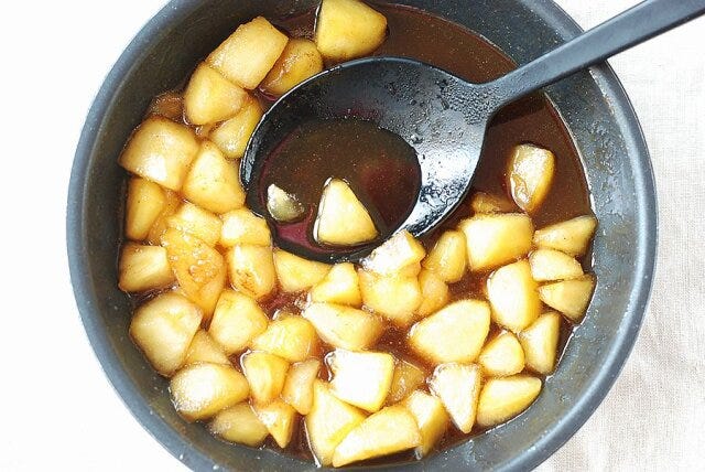 キャラメルアップル 作り方 りんごを煮る キャラメルアップル 作り方 りんごを煮る