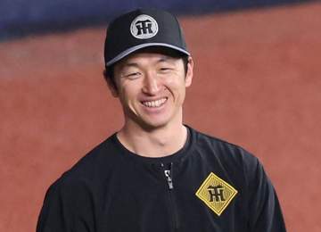左手首骨折の近本「別に気にしなくていい」死球を当てた広島・高からの謝罪を受けて返答を明かす