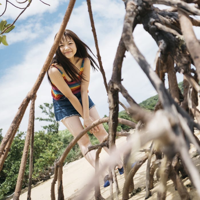 村田寛奈写真集『ノーバケーション』より( 撮影:石垣星児)