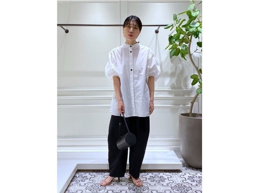 シンプルなモノトーンだからこそシルエットを楽しんで　出典：WEAR