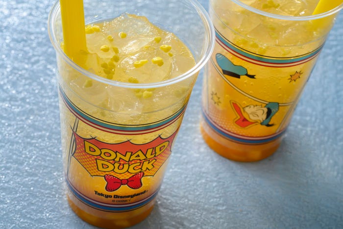 スパークリングドリンク(マンゴー&レモン)¥700(C)Disney