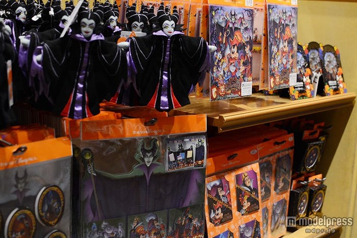 ヴィランズグッズが並ぶ店内