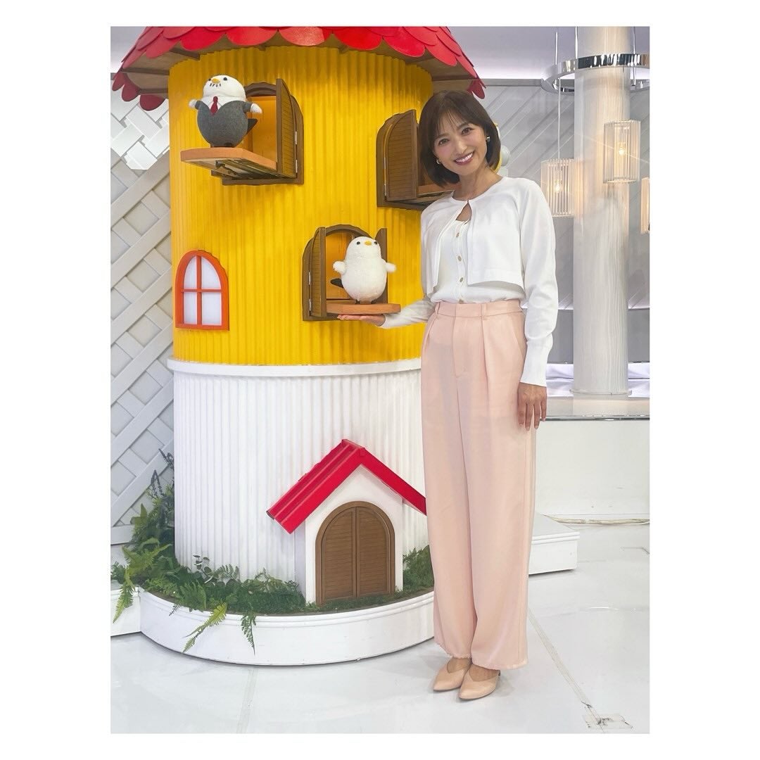 望月理恵アナ、タイトゴルフウェアで美ボディ強調「脚細い」「色気ダダ漏れ」と反響