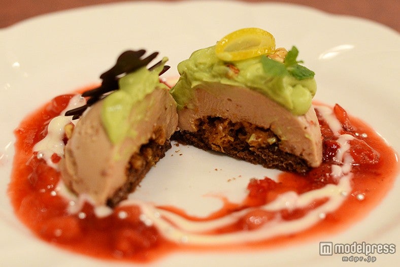 チョコとキャラメルの濃厚さとイチゴの甘酸っぱさがマッチ（C）モデルプレス 