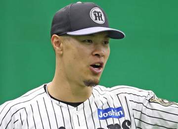 阪神・佐藤輝「重症ではないですが、今日はスタメンを外れることに」 自身の状態を明かす バット1本持ち室内練習場で約20分間の練習
