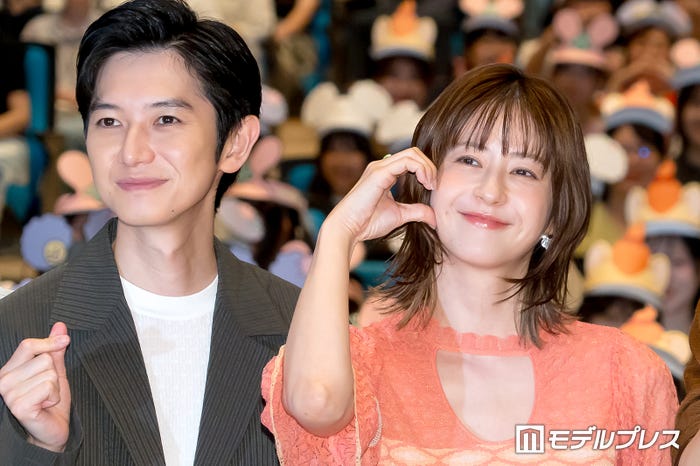 本郷奏多、松本若菜(C)モデルプレス