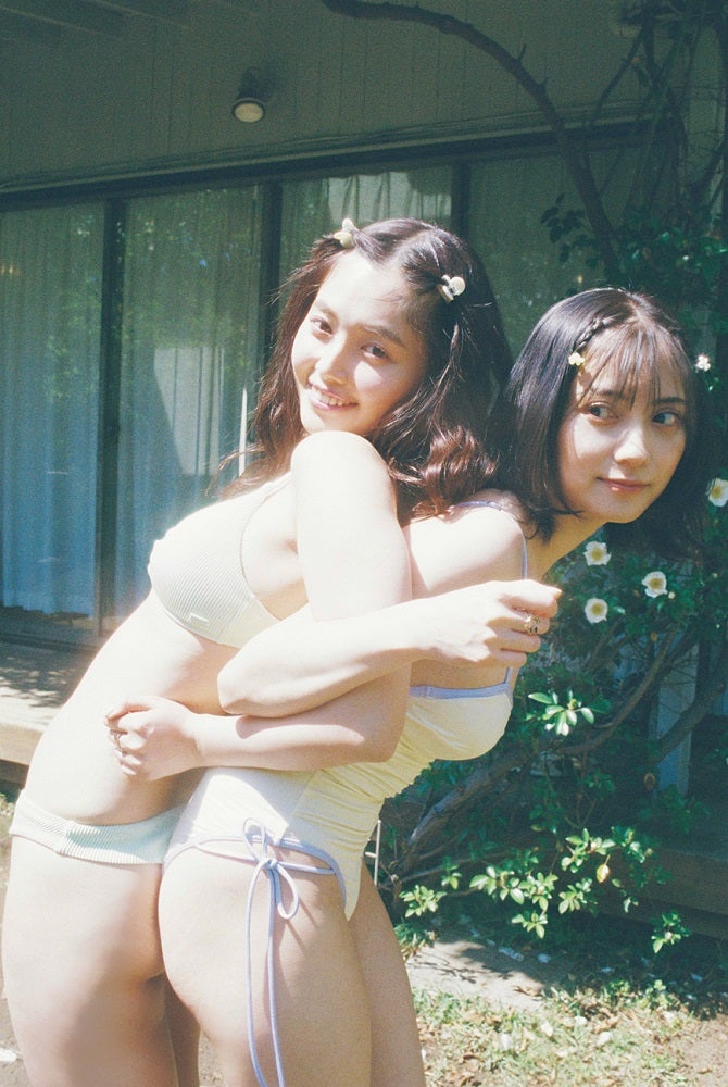 森日菜美＆桃月なしこ、水着姿で仲良く密着“最近のボディケア事情”語り合う