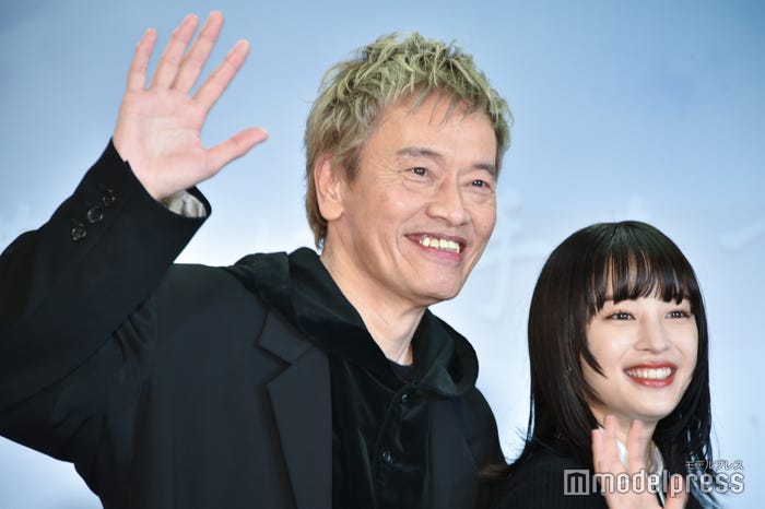 遠藤憲一、広瀬すず (C)モデルプレス