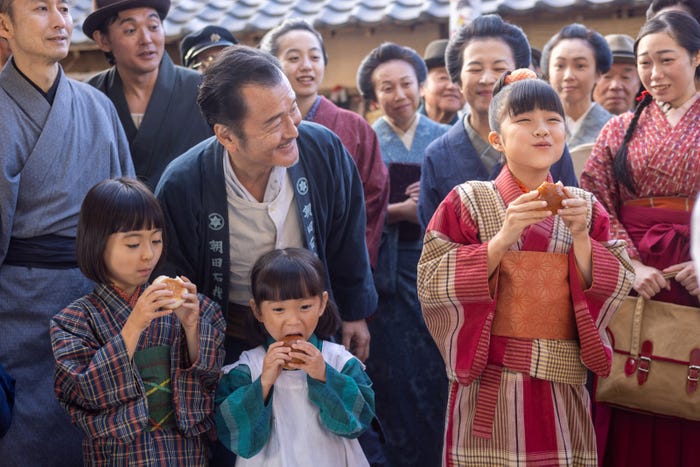 吉田鋼太郎、永瀬ゆずなら「あんぱん」第2話(C)NHK