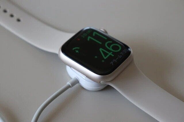 ダイソー ケーブル付きウォッチチャージャー(WH) ダイソーの便利なケーブル付きウォッチチャージャー(WH)