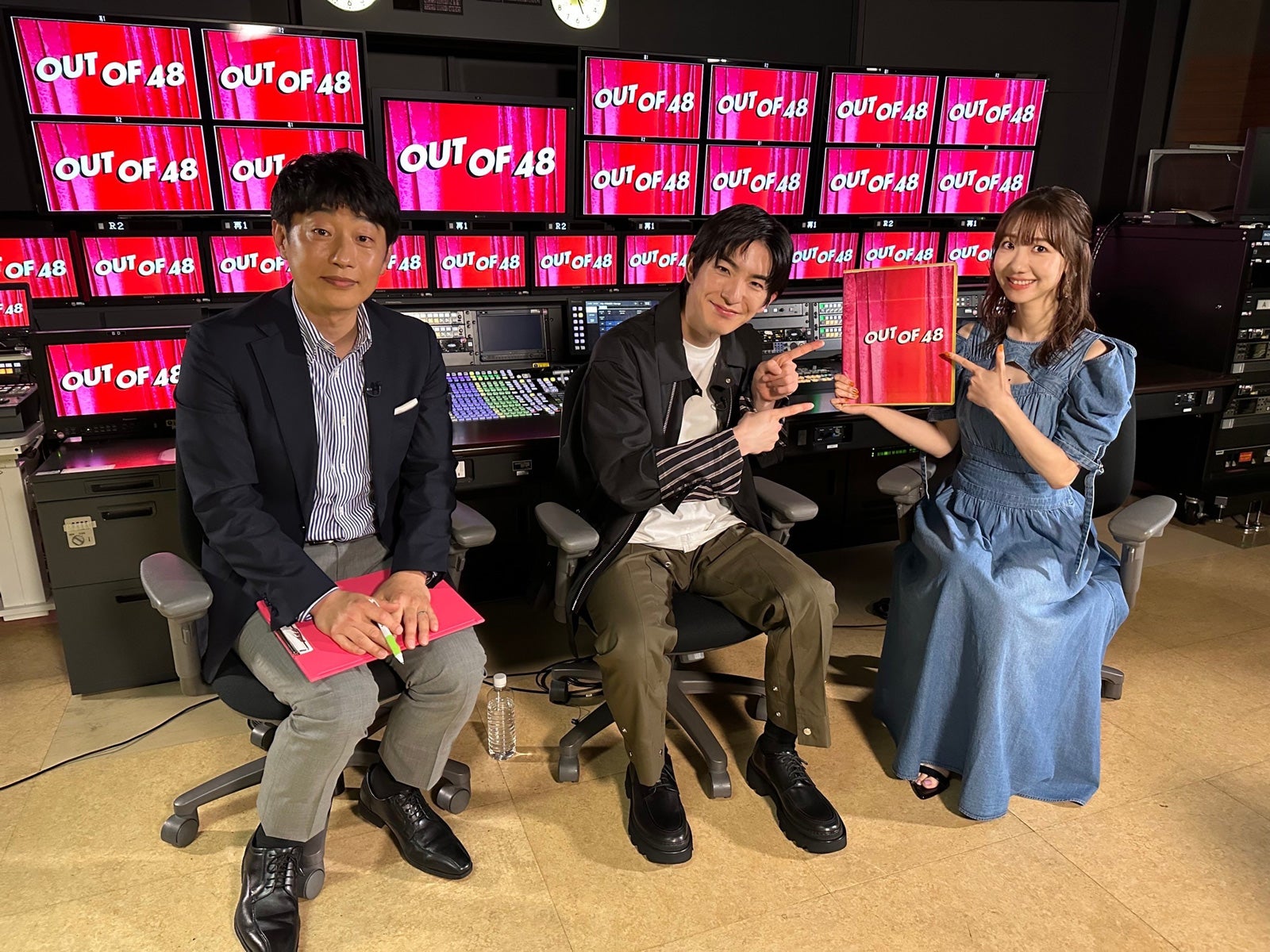 町田浩徳日本テレビアナウンサー、前田公輝、柏木由紀（C）AKB48／OUTOF48