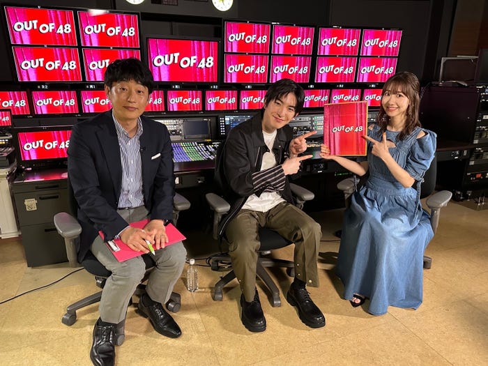 町田浩徳日本テレビアナウンサー、前田公輝、柏木由紀(C)AKB48/OUTOF48