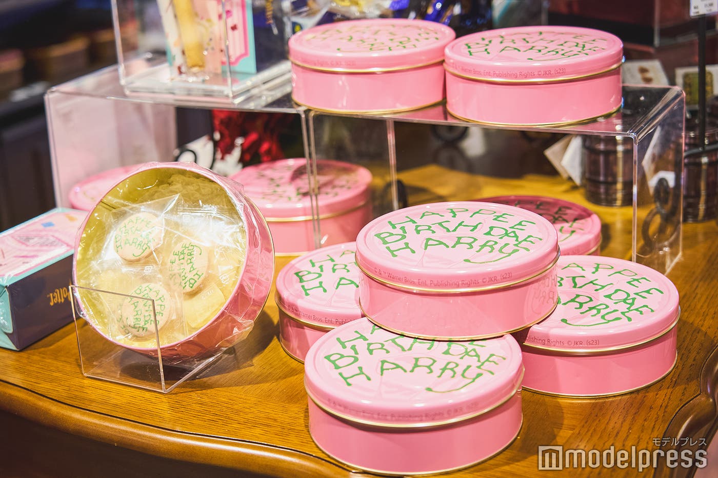 ハリー・ポッター バースデーケーキ クッキー缶(C)モデルプレス