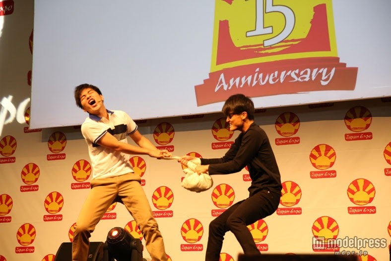 わかりやすいジェスチャーを盛り込む（C）TokyoGirl’sUpdate