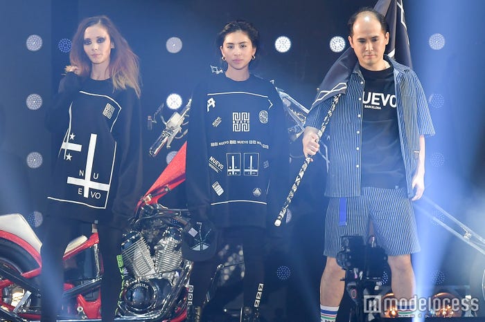 (左から)ラブリ、斎藤司、土屋アンナ(C)モデルプレス