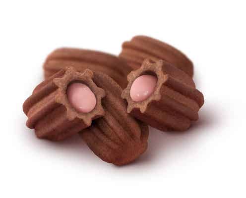 マクドナルド新作「ひとくち黒チュロス いちごチョコ」2月19日登場 カカオ生地にいちご味のチョコクリームたっぷり