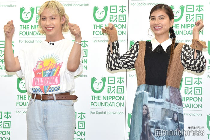 (左から)りゅうちぇる、ラブリ(C)モデルプレス