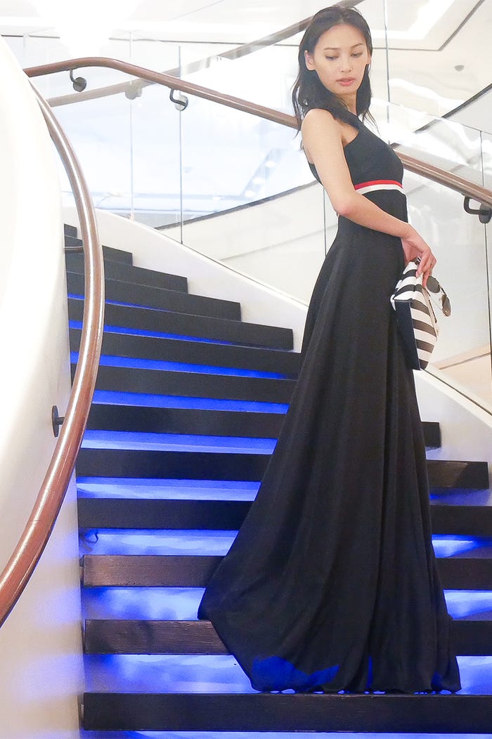 大政絢、美しいドレスアップ姿も(提供写真)