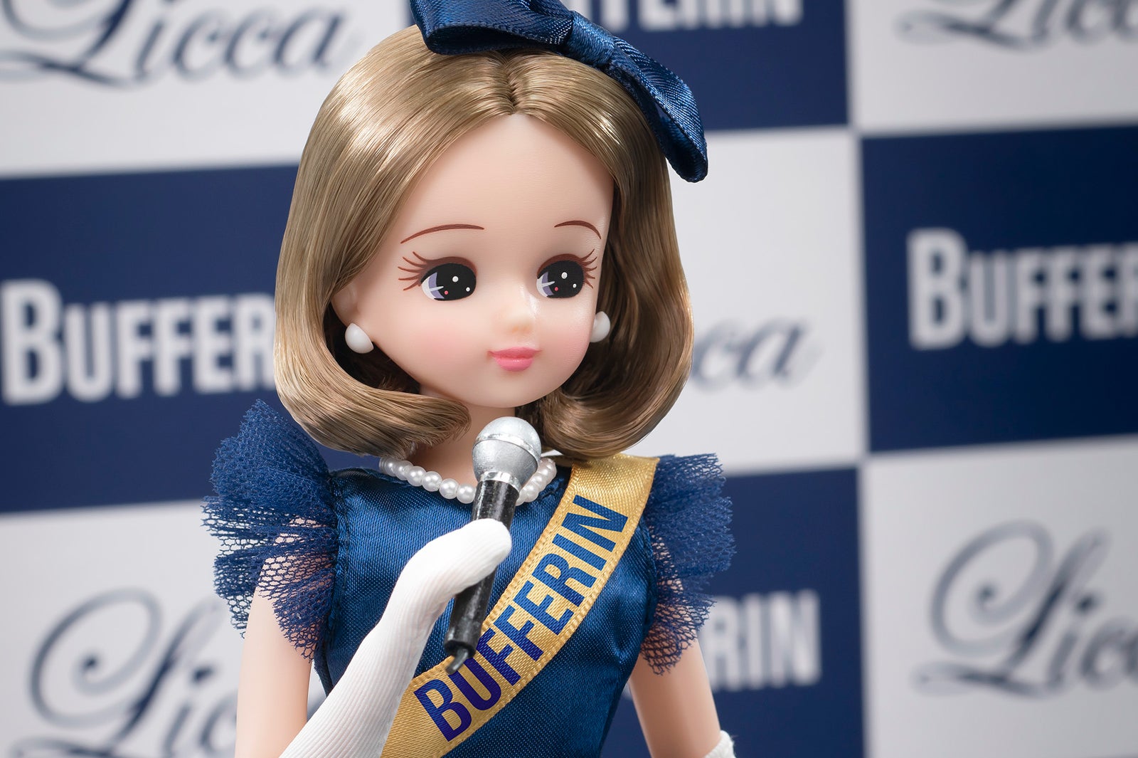 リカちゃん「バファリン」アンバサダーに就任 好みの衣装が選べる