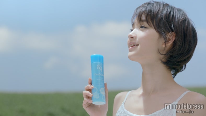 剛力彩芽／「8×4 デオウォーター」新CM「まっさら彩芽」篇より