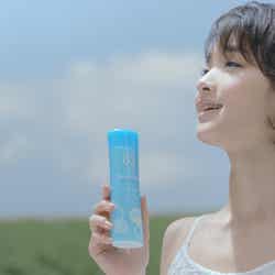 剛力彩芽/「8×4 デオウォーター」新CM「まっさら彩芽」篇より