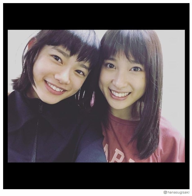 杉咲花「花晴れ」現場に土屋太鳳から差し入れ　久々の再会で「たおっち、本当にありがとう」