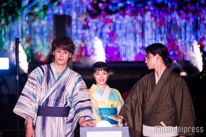 宮野真守&広瀬すず&背後が気になって仕方ない菅田将暉(C)モデルプレス