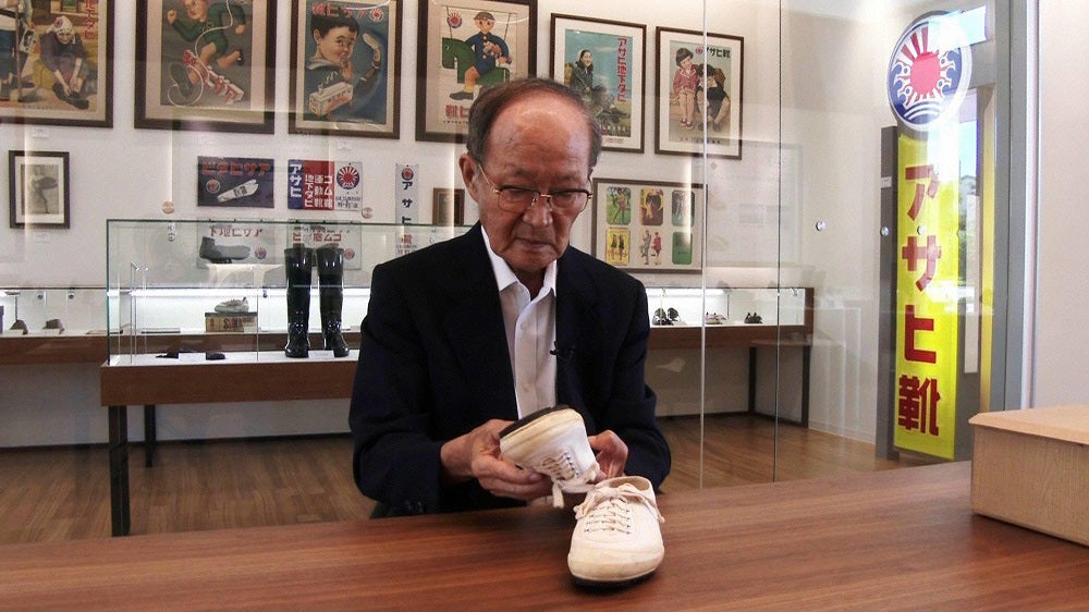 当時シューズメーカーの新入社員だった永冨公彦さん（C）フジテレビ