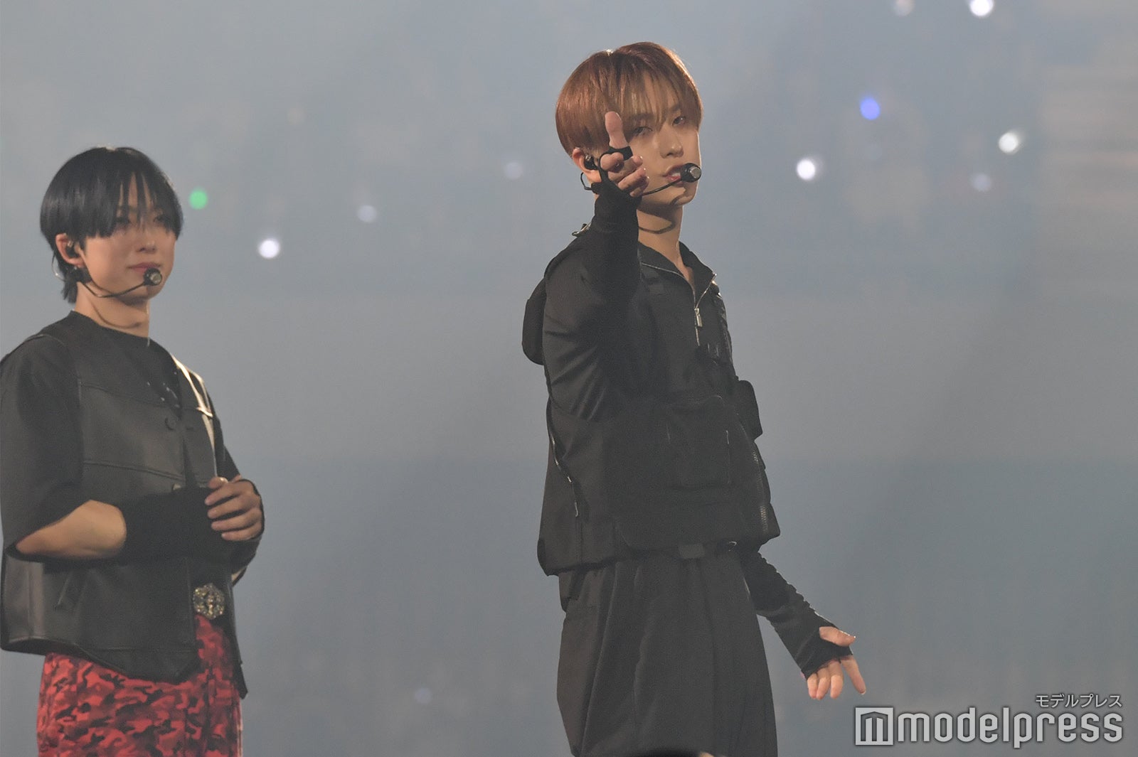 「私の仲間になれ」宣言に挑戦したTAKI（右）、見守るFUMA（左）／「BEAT AX」&TEAM（C）モデルプレス