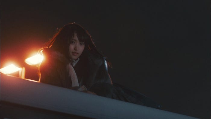 「ヒールの高さ」MVより (提供写真)