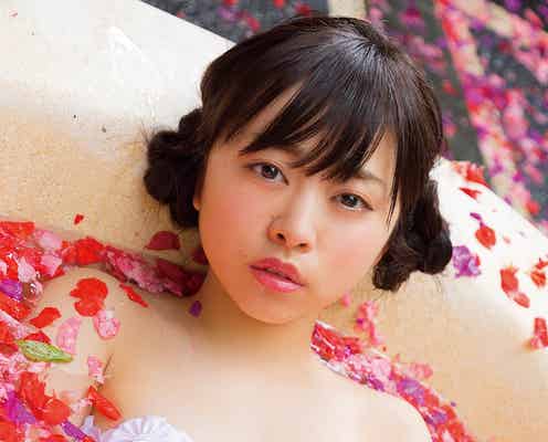 元乃木坂46伊藤寧々、フラワーバスで入浴&水着でヘルシー美ボディ披露