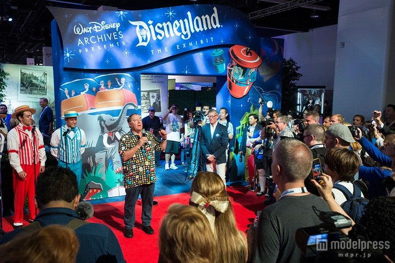 サプライズ登場したジョン・ラセター氏（C）Disney
