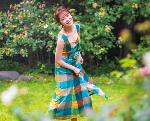 指原莉乃、美デコルテ際立つチェック柄コーデ披露