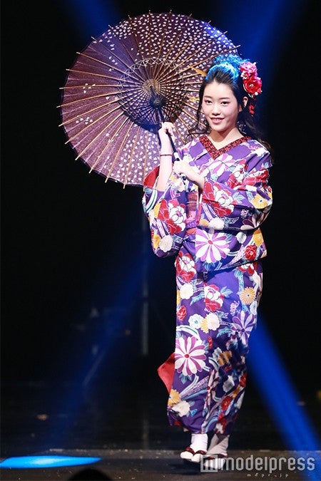 着物レンタル京小町ステージの様子