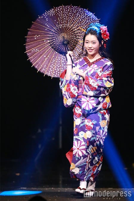 着物レンタル京小町ステージの様子