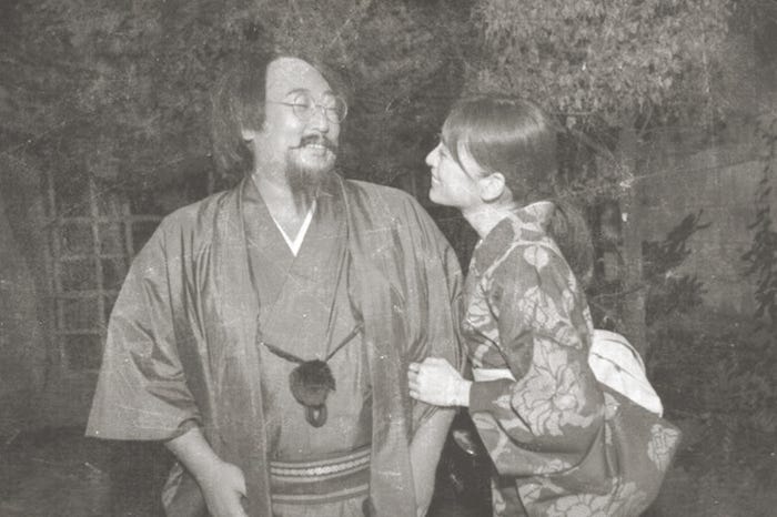 大場波之助と町娘(写真提供:日本テレビ)