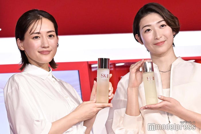 綾瀬はるか、池江璃花子選手(C)モデルプレス