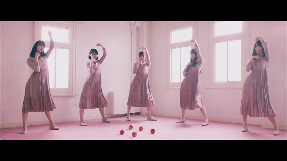 日向坂46「Footsteps」MVより（画像提供：ソニー・ミュージックレーベルズ）