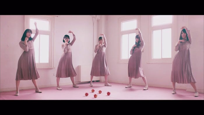 日向坂46「Footsteps」MVより(画像提供:ソニー・ミュージックレーベルズ)