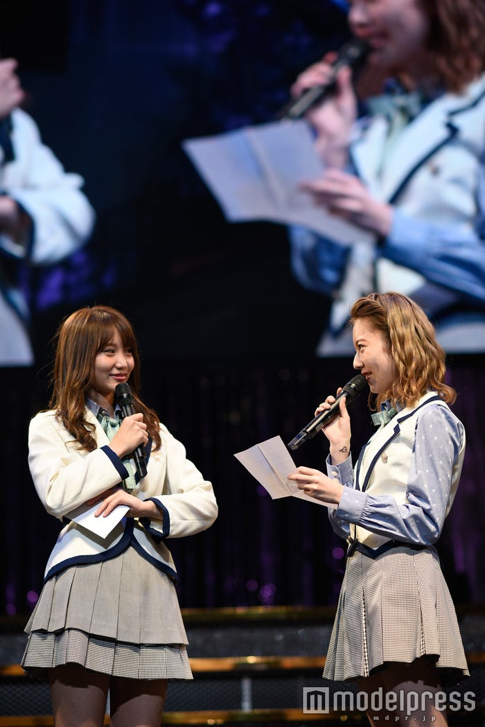 永尾まりや、島崎遥香(C)AKS