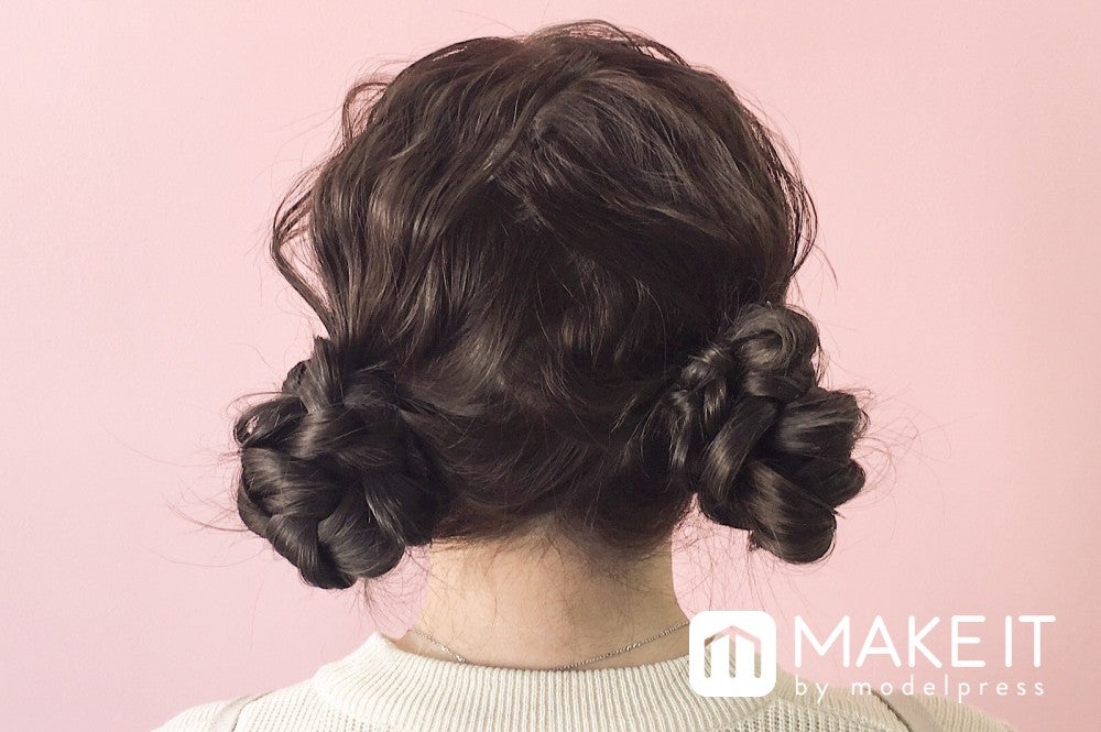 お団子ヘアアレンジまとめ 基本のポイント ルーズに作るコツ 人気のツインお団子も モデルプレス