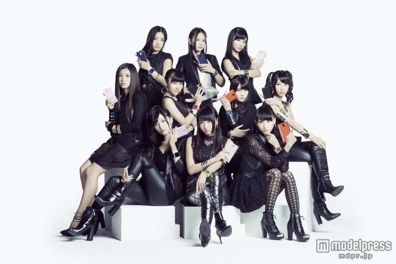 クールでセクシーな衣装でGALAXYをアピールするSKE48