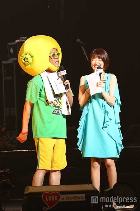 （左から）山本シュウ、小林麻耶