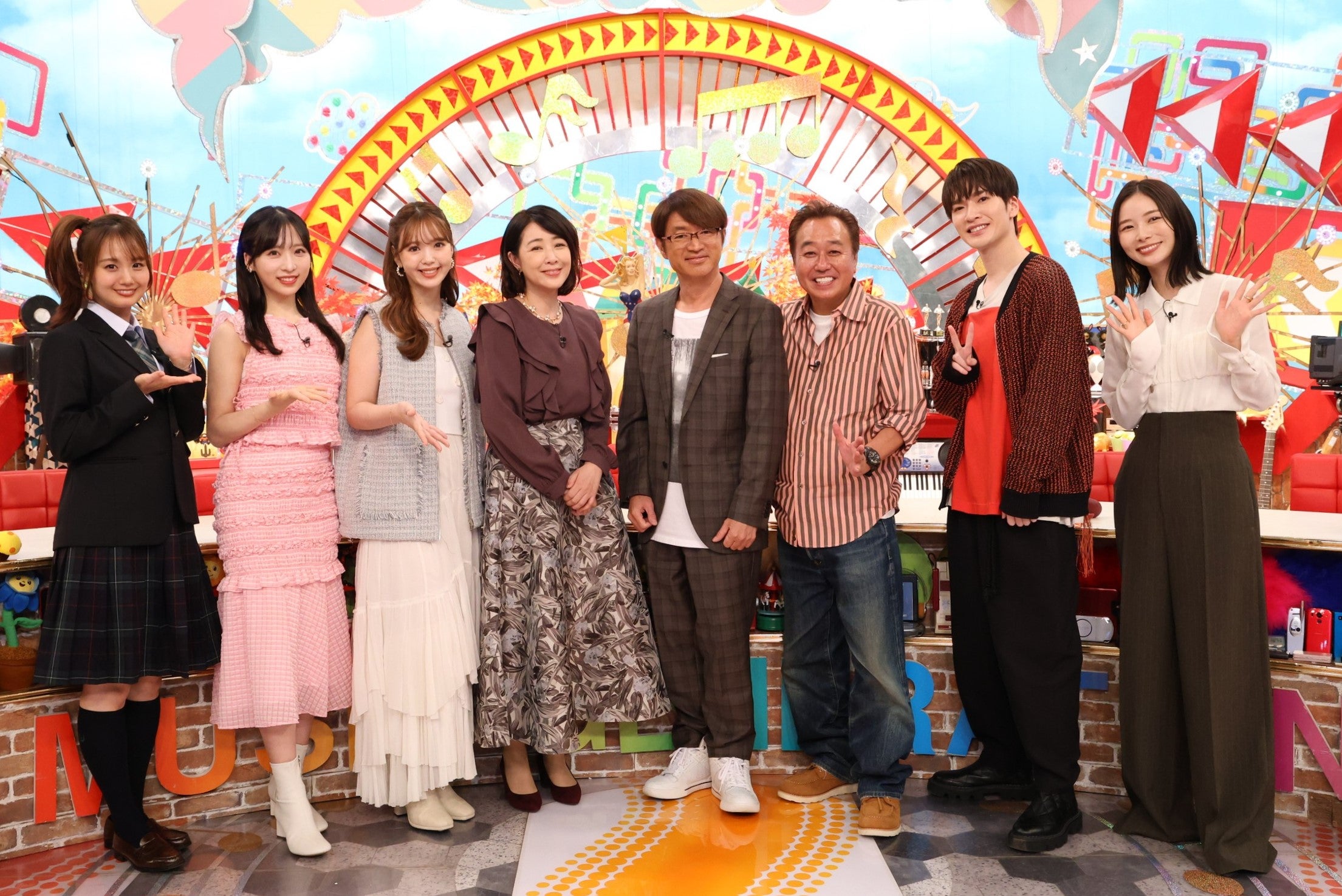 井上清華、小栗有以、藤田ニコル、菊池桃子、大竹一樹、三村マサカズ、深澤辰哉、朝日奈央（C）フジテレビ