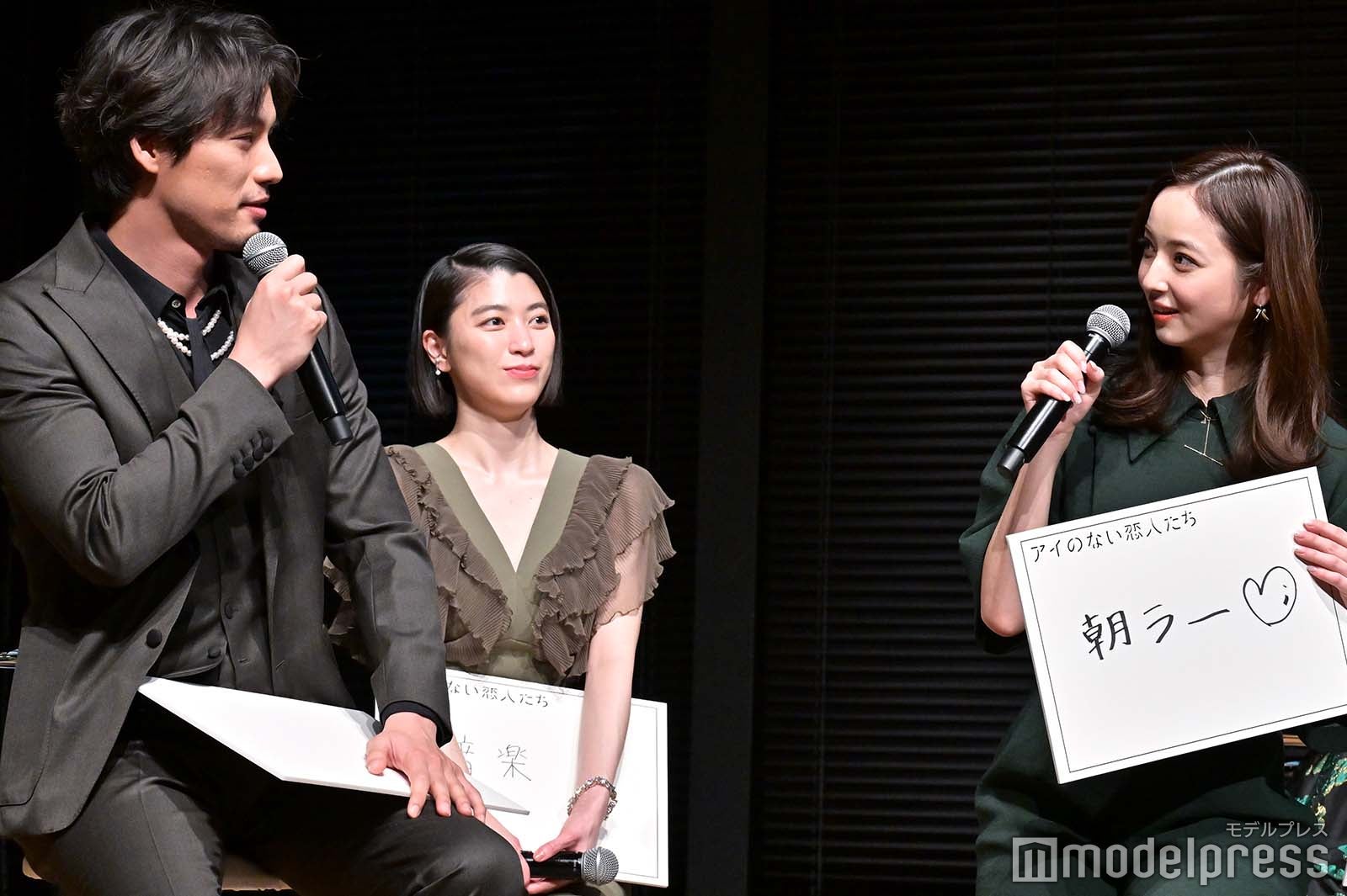 福士蒼汰にラーメン好きでしょ？」と聞く佐々木希（C）モデルプレス