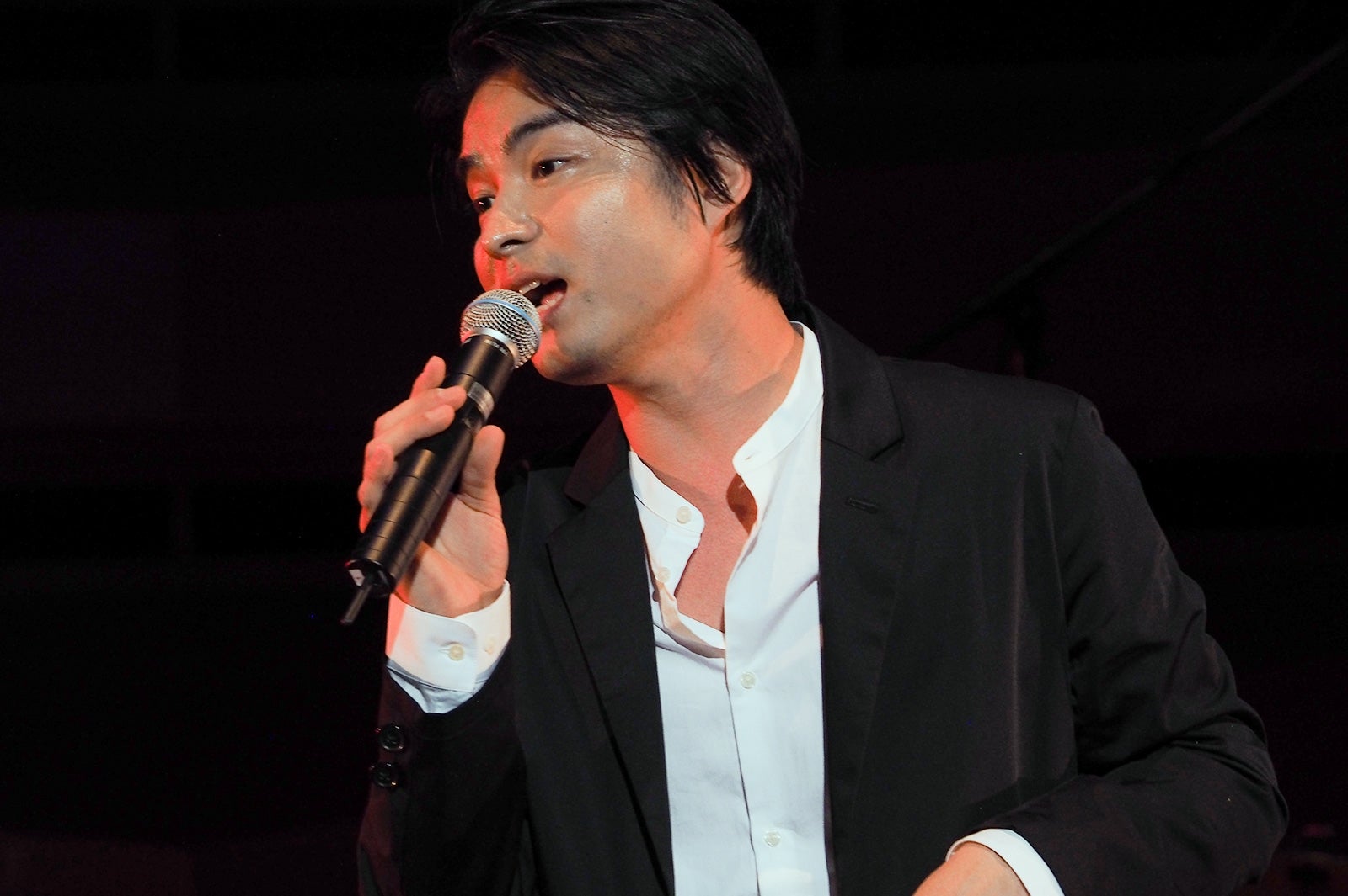 魅惑のバラードシンガー・西浦秀樹、観客涙の美声披露　元AKB48松井咲子＆片山陽加のサプライズも