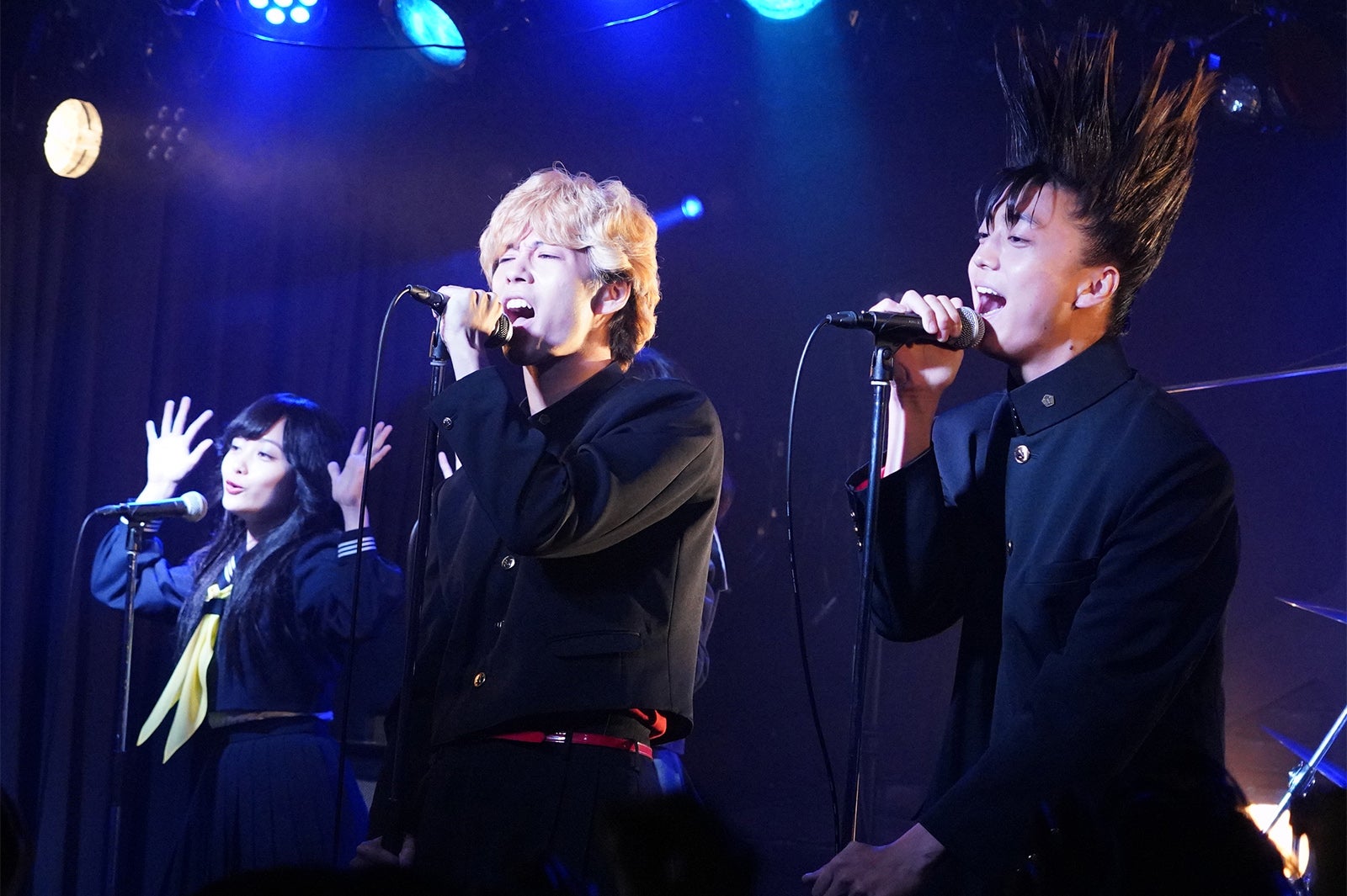 （左から）橋本環奈、賀来賢人、伊藤健太郎（C）日本テレビ