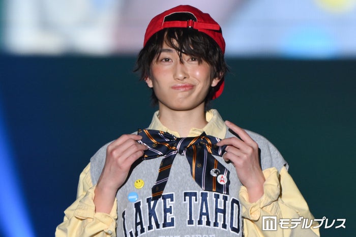 第36回ジュノンボーイグランプリ・石山順征「TGC」初ランウェイ 蝶ネクタイ×オレンジチーク…遊び心溢れる【TGC熊本2024】